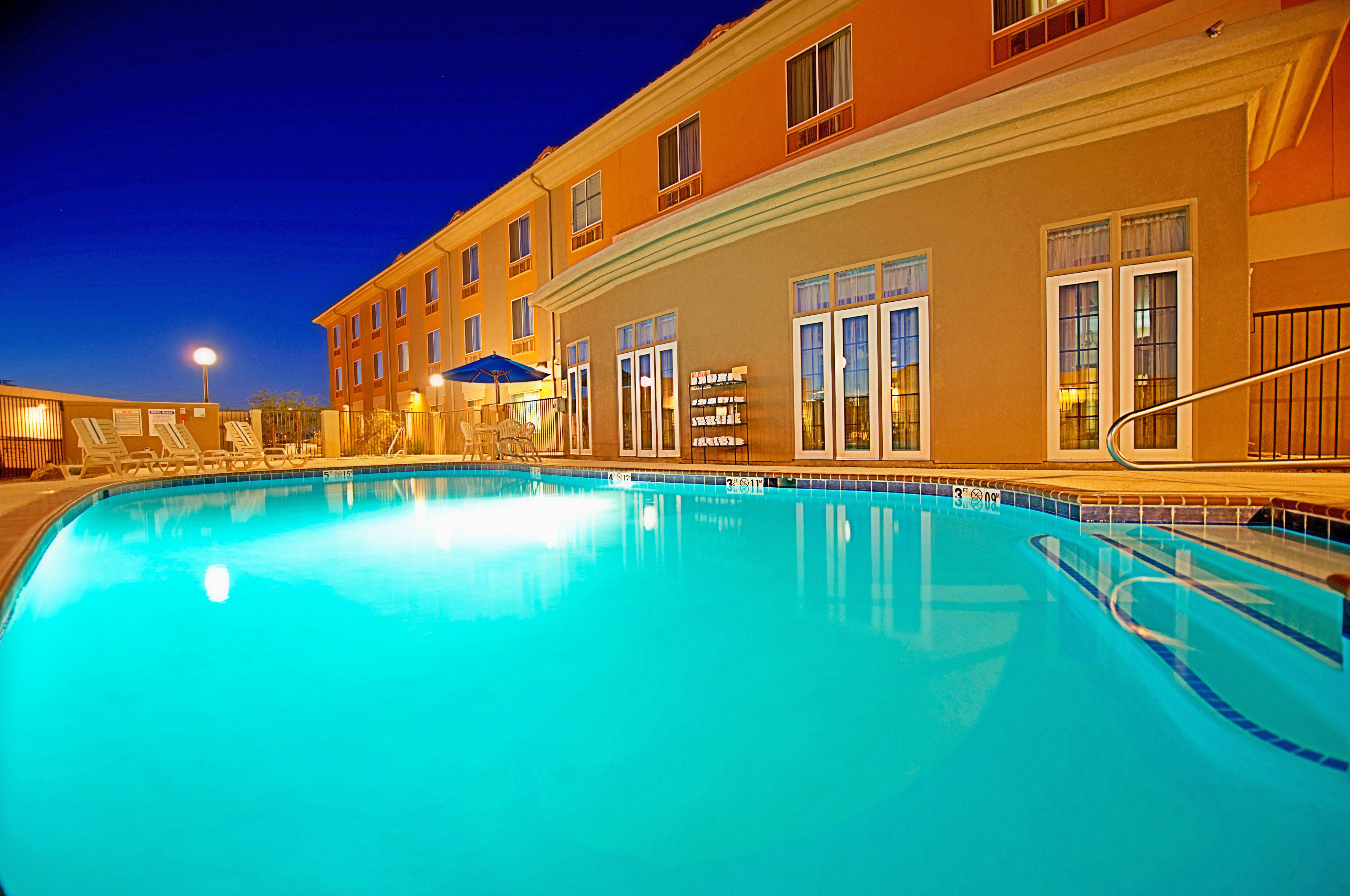 Holiday Inn Express & Suites Tucson By Ihg Exterior photo